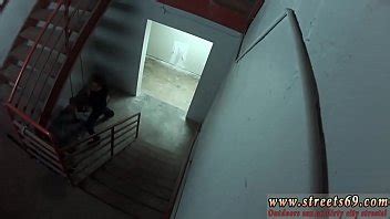 Rubia follando en el jardín La lleva a edificio cercano y la ata XVIDEOS