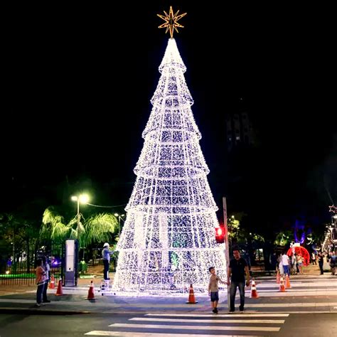 Árvore De Natal Gigante - Árvore Natal Gigante LED Araucária Metálica Decor | Tudo Natal