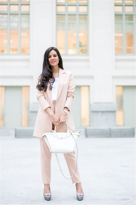 Traje de chaqueta nude Sin categoría Crímenes de la Moda