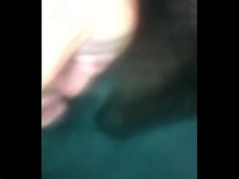 Desnudo en la piscina Medias de rejilla Pies pintados Uñas XVIDEOS