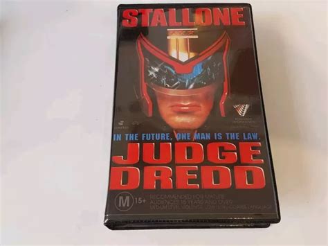 JUDGE DREDD STALLONE VHS MOVIE TAPE ORIGINAL 90s CLAMSHELL CASE VGC 15