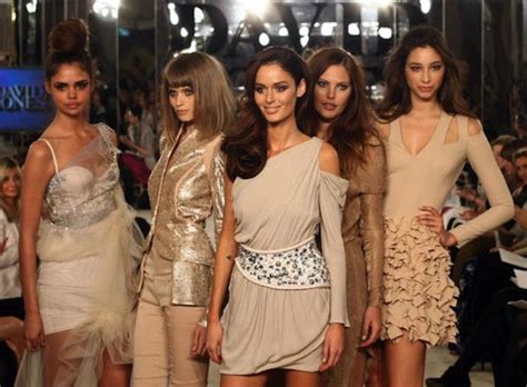 Đọc xong điều này chắc chắn bạn sẽ đi sắm ngay một set đồ màu nude cho tủ quần áo