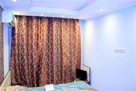 Как выбрать гардины для штор под натяжной потолок