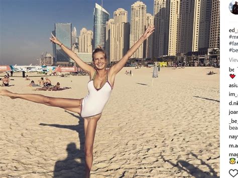 Edyta Pazura W Ci Y W Bikini Brzuszek Wida Zdj Cia