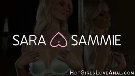 Teen Hottie Rubs Her Pussy