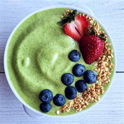 Green Smoothie Bowl - Cookhouse Diary