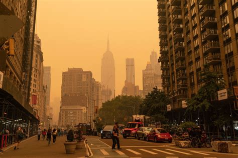 Las inquietantes imágenes del cielo naranja de Nueva York por la nube