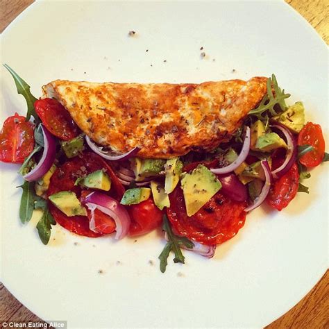 MIC S Jess Woodley Calls On Top Fitness Trainer To Get In Shape For Bikini Season Daily Mail