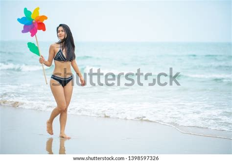 Sexy Bikini Body Asian Woman Playful库存照片1398597326 Shutterstock
