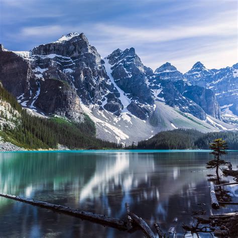 A Canadian Rockies Adventure through Glacial Lakes and Mountain Peaks