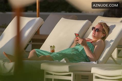 Elisabeth Moss Nude Aznude