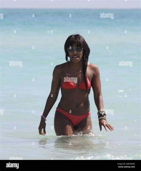 6 Hot Sexy Selma Burke Bikini Pics