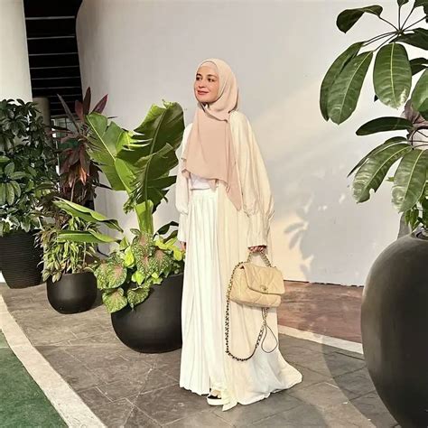 Ide Ootd Hijab Artis Indonesia Outfit Kantor Dan Hangout