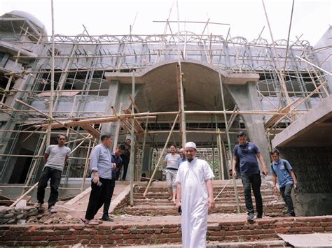 Gubernur Andi Sudirman Tinjau Pembangunan Masjid Nurul Amir