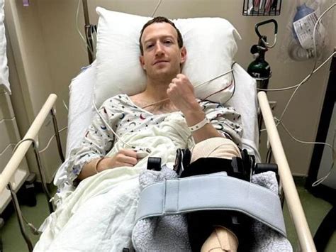 operisan mark zuckerberg vlasnik mete objavio fotografiju iz bolnice