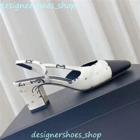 Designer Suede Flat Sandals With Thick Nude Low Heel Sandals And Belt Buckle Real Leather