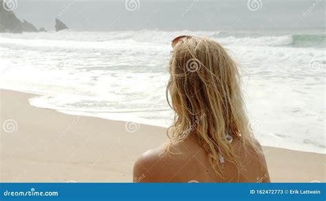 Chica Sexy Con Bikini En La Playa Vacaciones De Verano En El Oc Ano Almacen De Video V Deo