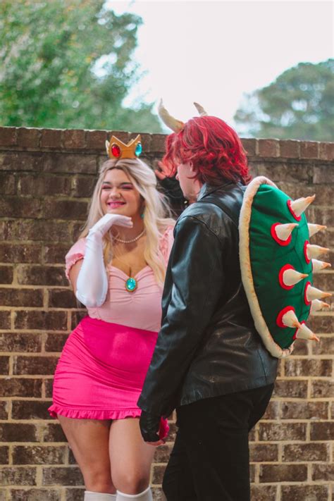 Diy Bowser Costume Bowser And Peach Costume Unique Di