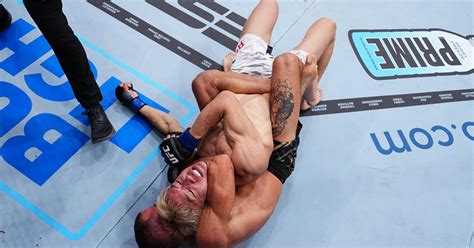 Ufc Alexandre Pantoja Submits Kai Asakura With Rear Naked Choke Hold To Retain Flyweight