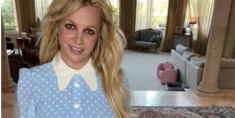 Britney Spears Poses Naked In A Bathtub Just To See If She Can