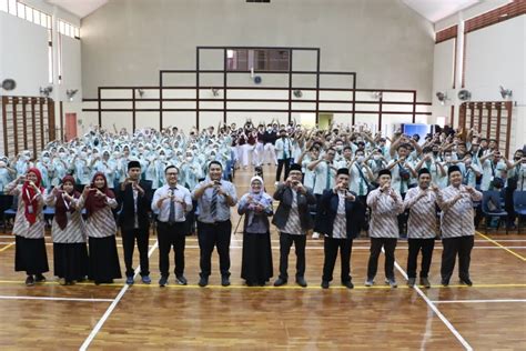 Antuasiasnya Siswa SMA Islam Sabilillah Malang Sekolah Indonesia