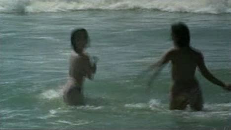 Naked Ximena Sariñana in Enemigos íntimos