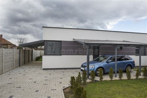 Carport by the New Modern House Stock Image - Image of roofing, modern ...