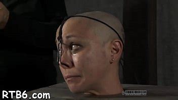 Belle beauté reçoit le supplice du visage pendant le jeu bdsm XVIDEOS