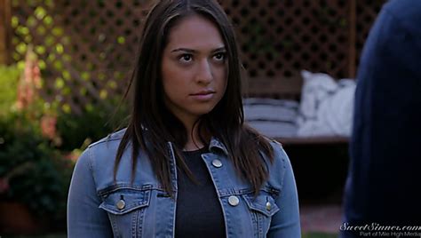 Sara Luvv Handjob Porn Videos XCafe