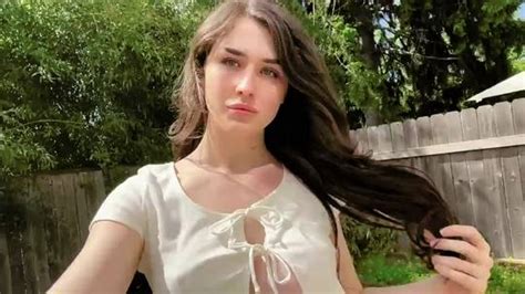 She S Hot Isn T She Scrolller