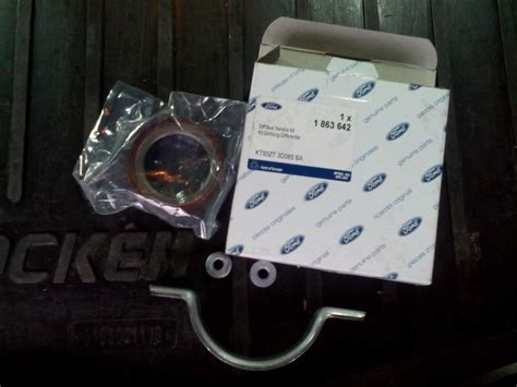 Сальник привода — Ford Focus Sedan III, 1,6 л, 2013 года | своими ...