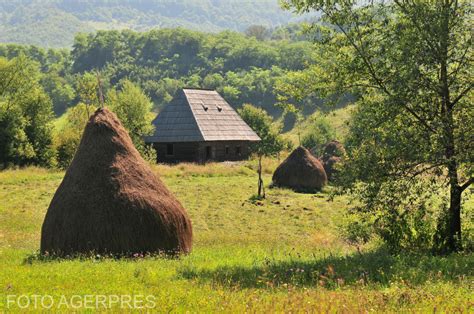 Tradi Iile Satelor Maramure Ene La Muzeul Satului Din Sighetu Marma Iei