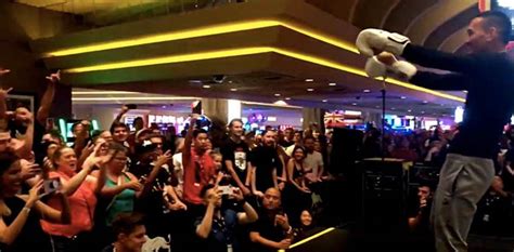 Max Holloway Feeds Off Crowd At Ufc 226 Open Workouts