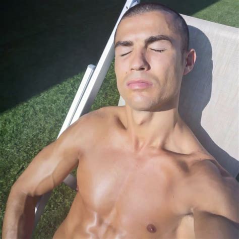 Sun Kissed Moment Cristiano Ronaldo Hot Shirtless Pics Are A Treat To The Sore Eyes Latest