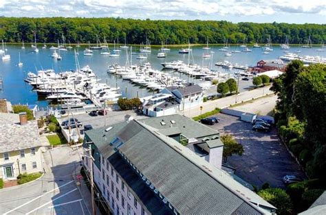 30 Castle St East Greenwich Ri 02818 Redfin