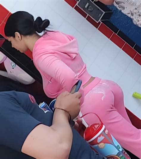 Bubble Butt Latina Milf Spandex Leggings Yoga Pants Forum