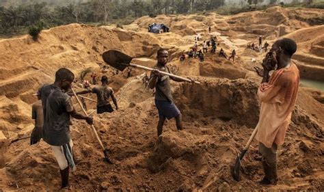 Forty die in DR Congo diamond mine collapse