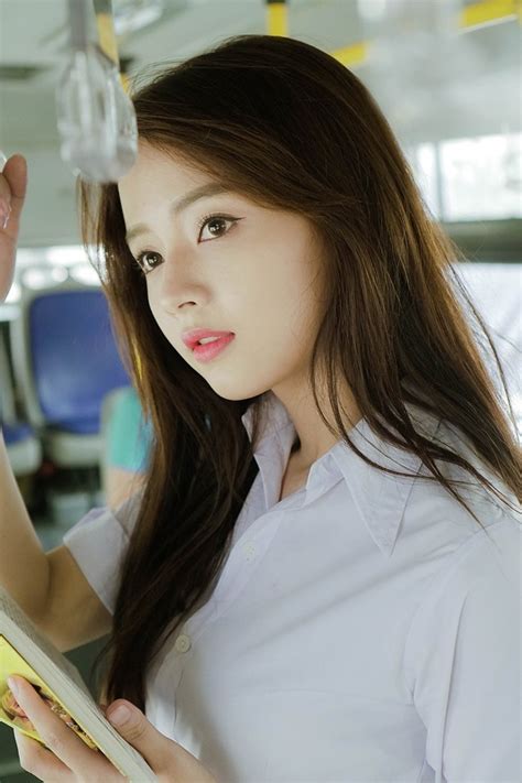 Vẻ đẹp búp bê của hot girl ảnh thẻ Hương Lê Báo Dân trí