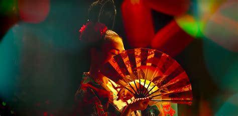 HOT Mỹ Tâm bất ngờ tung MV mới với tạo hình geisha vẫn giữ cảnh cởi áo khoe lưng trần từng hé