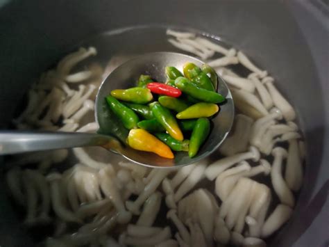 ต้มยำปลากะพงน้ำใส ใส่เห็ดออรินจิ อร่อยจัดจ้านไม่เหม็นคาว