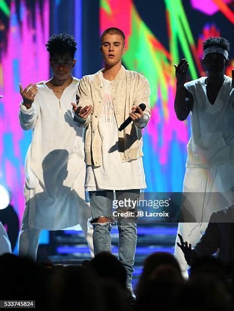 148 Justin Bieber Billboard 2016 Stock Photos High Res Pictures And