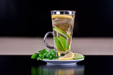 Стеклянная чашка с пакетиком чая Стоковое Фото - изображение ...