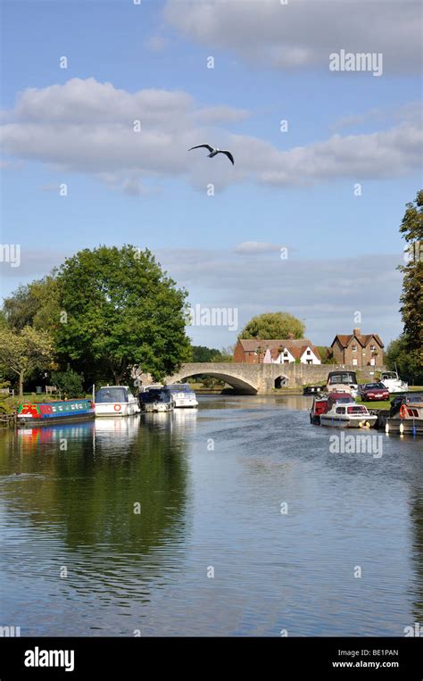 Abingdon Bridge over River Thames, Abingdon-on-Thames, Oxfordshire, England, United Kingdom ...