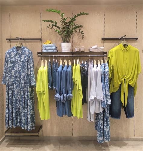 mat. stores | Clothing store displays, Visual merchandising fashion