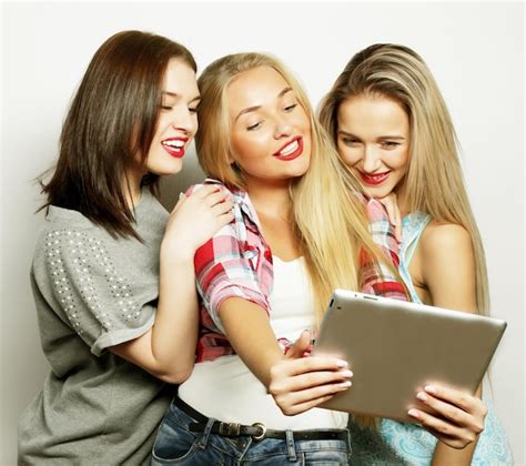 Premium Photo Three Girls Friends Taking Selfie With Digital Tablet