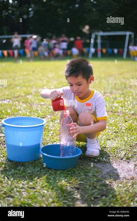 children compete  fill  bottle game   kindergarten