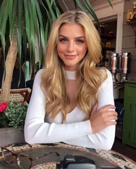 Marina Laswick Scrolller