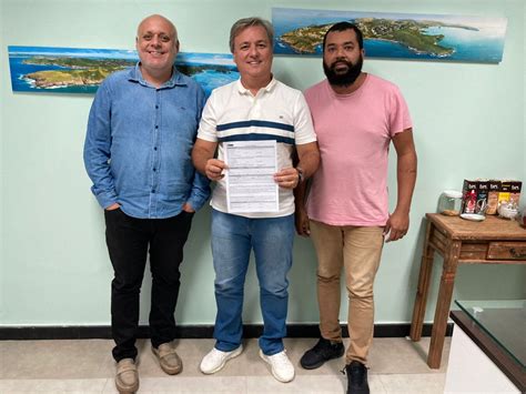 Prefeito Alexandre Martins renova convênio a Escola de Música Villa