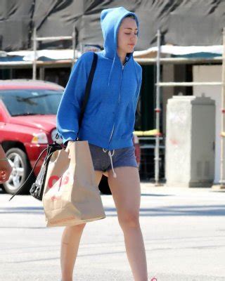 Miley Cyrus Flashing Her Booty In Tiny Shorts While Out For Shopping In London Porn Pictures