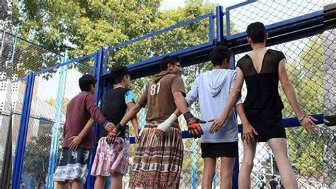 Lobby Gay A Full En El Colegio Van A Vestir A Los Ni Os De Ni As Y A Las Ni As De Ni Os